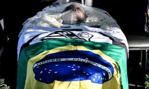Corpo de Pelé será enterrado nesta terça-feira em Santos