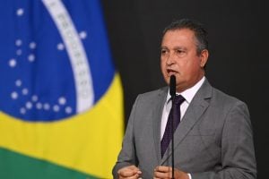Modelo de privatização da Eletrobras tem ‘cheiro ruim de falta de moralidade’, diz Rui Costa