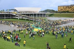 União Europeia exalta investigações sobre golpistas e ações para restaurar a ordem no Brasil