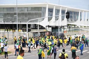 Parlamentares protocolam pedido de abertura da 'CPI dos Atos Golpistas'