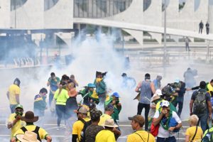 PF desmente bolsonaristas após disseminação de fake news sobre terrorismo em Brasília