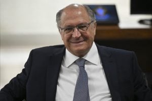 Nada justifica 8% de juros reais acima da inflação, diz Alckmin em evento do BNDES