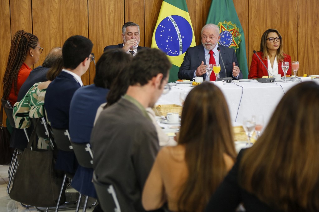 Estou convencido de que a porta do Palácio foi aberta', diz Lula sobre ato  golpista – Política – CartaCapital