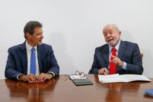 Haddad impulsiona pequena melhora na visão do mercado financeiro sobre o governo Lula, diz pesquisa