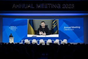 Zelensky pede em Davos ‘celeridade’ nas decisões para ajudar a Ucrânia