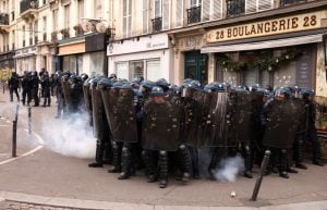 Justiça da França investiga ameaças contra policial que baleou jovem