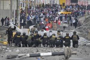 Protestos não dão trégua em crise que já soma 45 mortes no Peru