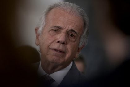 Há uma preocupação de não prejudicar inocentes, diz Múcio sobre garimpeiros em fuga