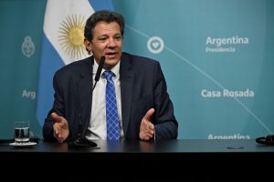 ‘Chegou o momento de ser mais ambicioso nas pretensões regionais’, diz Haddad na Argentina