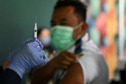 OMS mantém nível máximo de alerta para a pandemia de covid-19