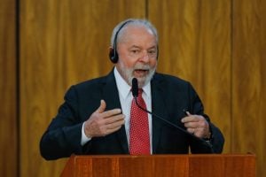 Governo aciona AGU por post de jogador de vôlei contra Lula