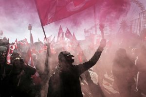 Mais de 1,2 milhão de franceses vão às ruas contra a reforma da Previdência; veja fotos