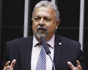 Governo exonera Elias Vaz e encerra 'cota do PSB' no Ministério da Justiça