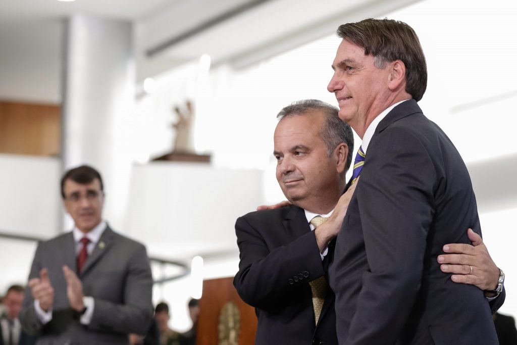 Dos EUA, Bolsonaro vira ‘cabo eleitoral’ de Marinho em eleição do Senado