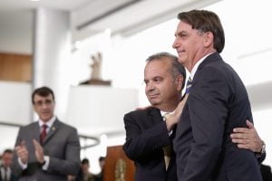 Dos EUA, Bolsonaro vira ‘cabo eleitoral’ de Marinho em eleição do Senado