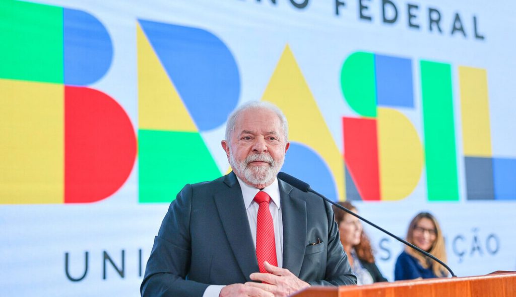 Lula retoma programa para catadores de recicláveis extinto por Bolsonaro