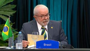 ‘É preciso trabalhar para que a cor da pele deixe de definir o futuro dos jovens’, diz Lula na Celac