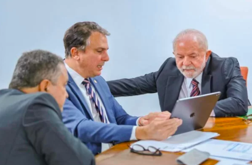 A reitores, Lula critica Bolsonaro e diz que Educação ‘está saindo das trevas’