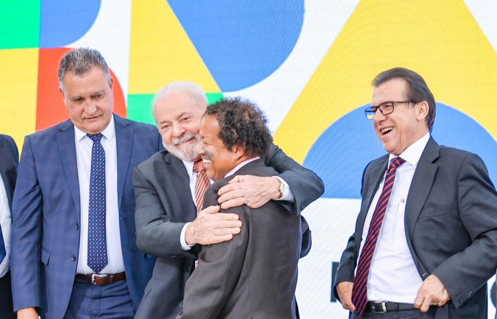 Lula cria comissões para discutir salário mínimo e sindicatos e projeta ‘mudar a lógica’ do IR   
