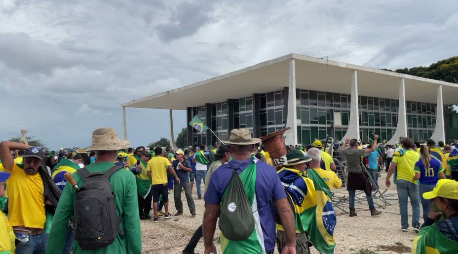 Presidente em exercício do Congresso diz ter alertado o governo do DF sobre risco de terrorismo bolsonarista