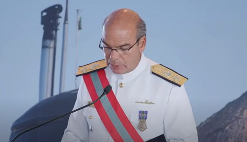 Sem a presença do antecessor, Marcos Olsen assume o comando da Marinha e expressa ‘notória gratidão’ a Lula