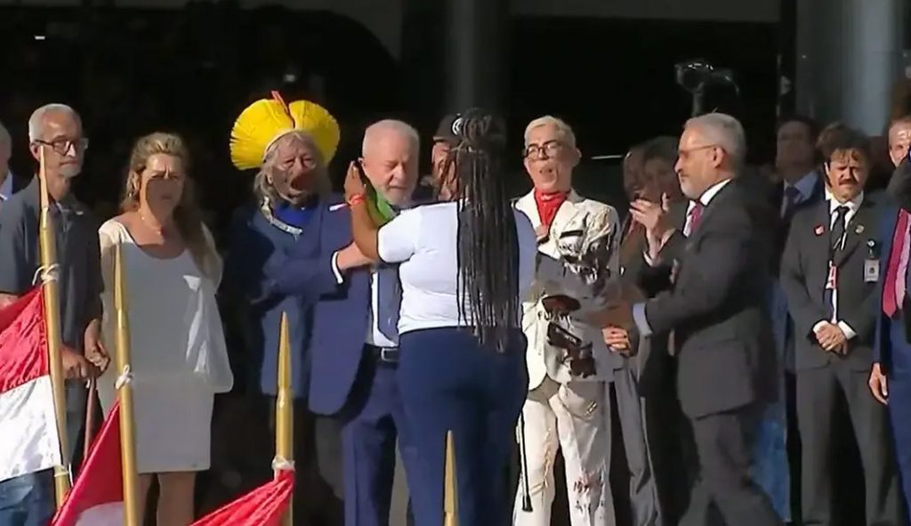 Conheça os brasileiros que entregaram a faixa de presidente da República a Lula