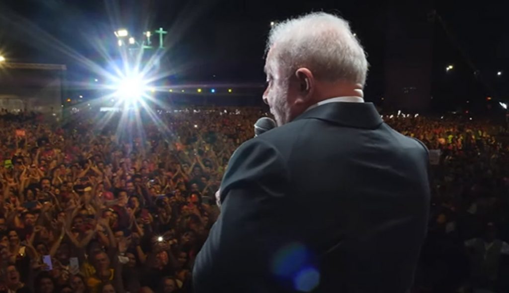 Lula encerra o dia da posse com discurso em festival: 'Darei a vida para conseguir o que o povo merece'