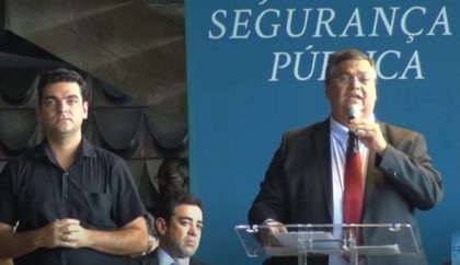 Dino assume a Justiça, firma compromisso antirracista e manda recado a golpistas