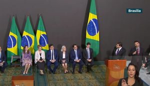 Messias assume a AGU em cerimônia com Dilma e anuncia criação da Procuradoria da Democracia
