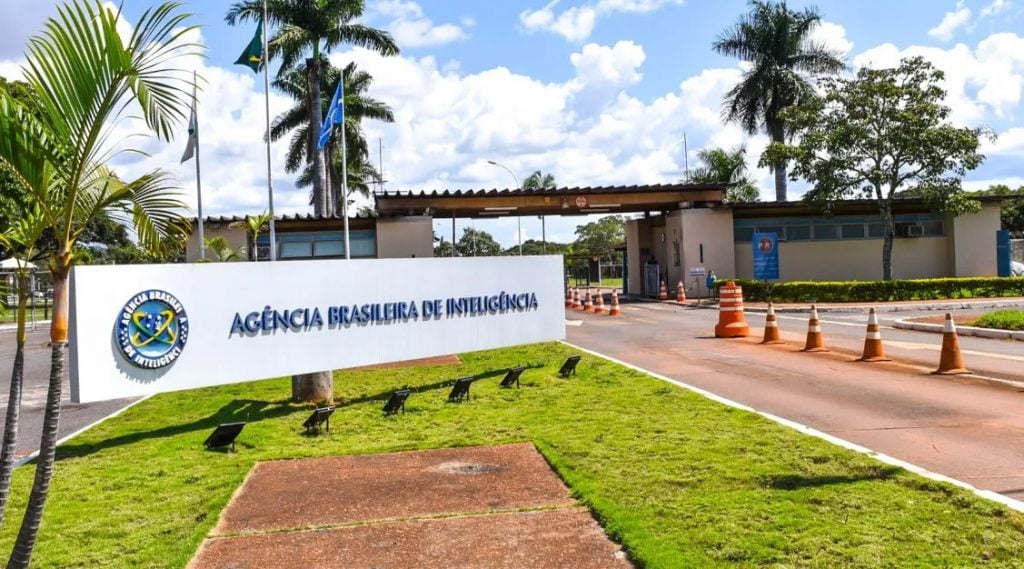 Este é o momento histórico correto para tirar a Abin dos militares, diz cientista político