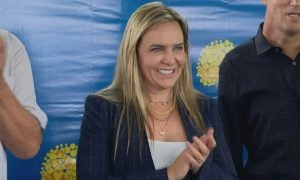MP investiga governo do DF por ‘sonegar’ informações sobre visita de Jair Renan a Celina Leão