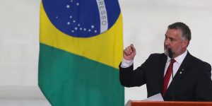 Na Secom, Paulo Pimenta promete comunicação sem ‘cercadinhos’ e combate às fake news