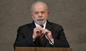 Lula reforça críticas ao BC e diz que o Brasil não cresce com a Selic em 13,75%