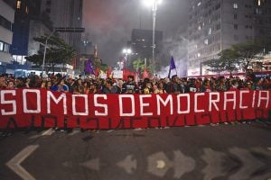 Vitória de Lula evitou colapso da democracia no Brasil, aponta instituto sueco