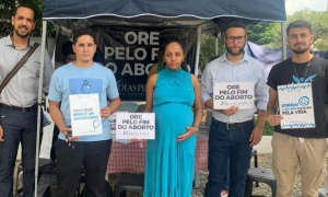 Secretária da Mulher do governo Tarcísio apoiou vigília antiaborto em hospital