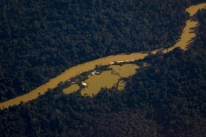 FAB cria ‘corredor aéreo’ para a saída de garimpeiros da Terra Yanomami