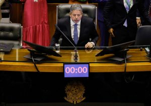 Lira confirma o favoritismo e é reeleito presidente da Câmara dos Deputados