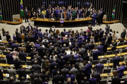 Partidos discutem blocos, federação e até fusão para ampliar espaços no governo