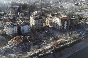 Número de vítimas do terremoto na Turquia e na Síria ultrapassa os 20 mil mortos