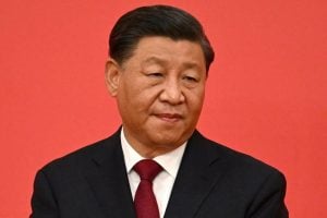 China nega que esteja considerando enviar armas para a Rússia, como afirmam os EUA