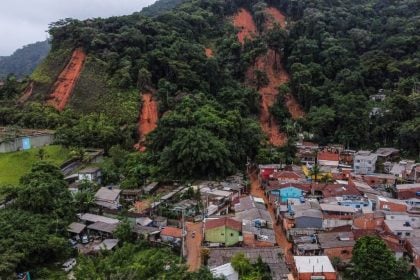 Justiça autoriza retirada compulsória de moradores em área de risco no litoral de SP