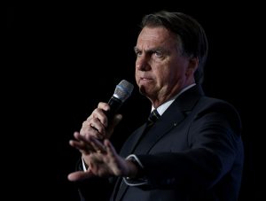 Bolsonaro admite chance de ficar inelegível e chama de arbitrariedade a possível prisão