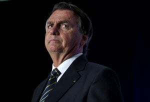 Três meses antes de Bolsonaro se apropriar de joias, governo abandonou proposta para restringir presentes a presidentes