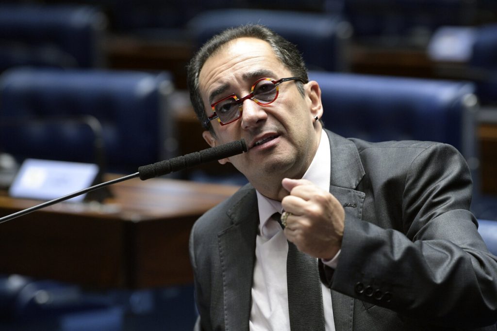 Senado aprova audiência com árbitro de Corinthians x Grêmio para discutir erros do VAR