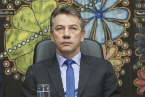 Justiça Eleitoral cassa o mandato de Antonio Denarium, governador de Roraima
