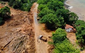 Último ponto de interdição total na Rio-Santos é desobstruído