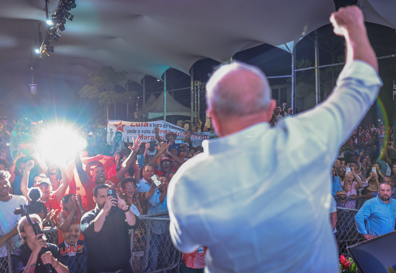 Em Sergipe, Lula diz que governo vai retomar 14 mil obras paradas