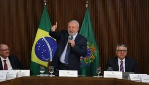 Governo Lula não discute reversão na autonomia do Banco Central, diz Padilha