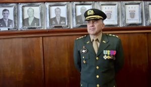 Sob desconfiança do governo, general deixa o Comando Militar do Planalto e assume novo posto no Exército