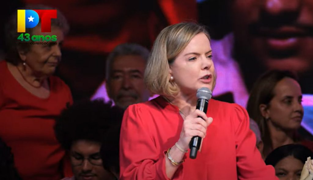 ‘Quem atentou contra a democracia responderá pelo crime. Sem anistia’, diz Gleisi em festa do PT